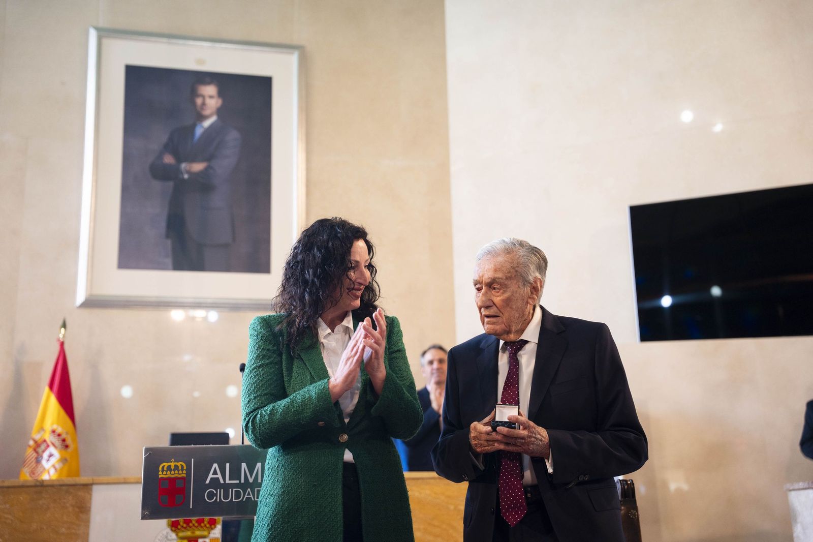 La galería del Escudo de Oro de la Ciudad de Almería a Juan Rigaud