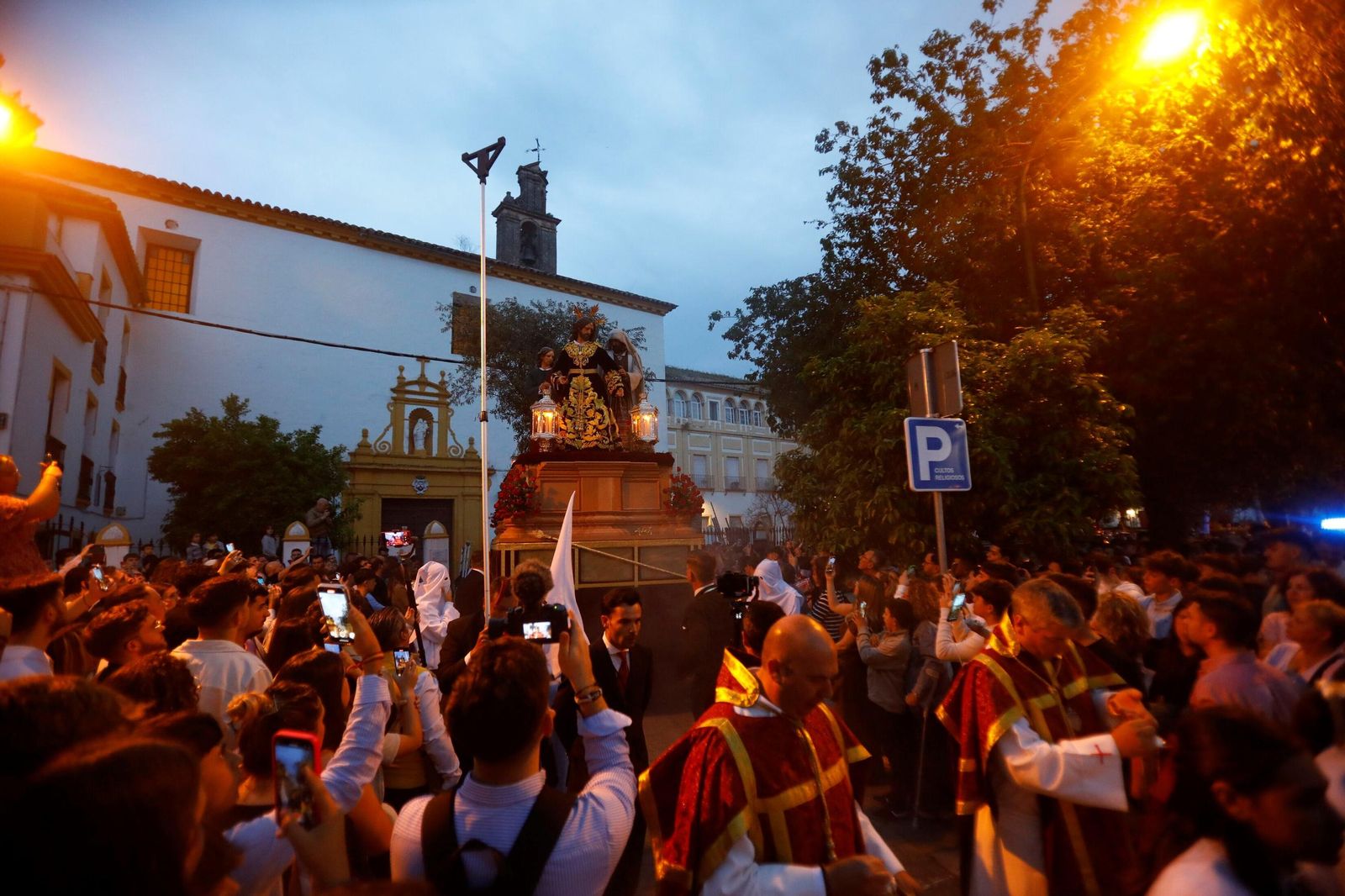 La procesión del Señor de la Salud de Puerta Nueva, en imágenes