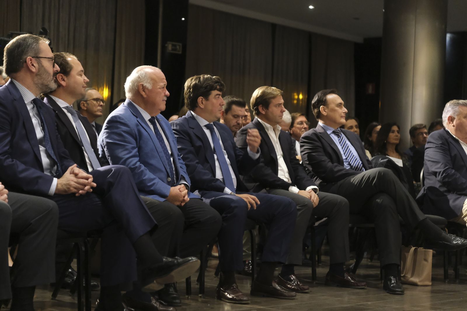 El foro Economía y Sociedad de Asfaco con Antonio Repullo, en imágenes