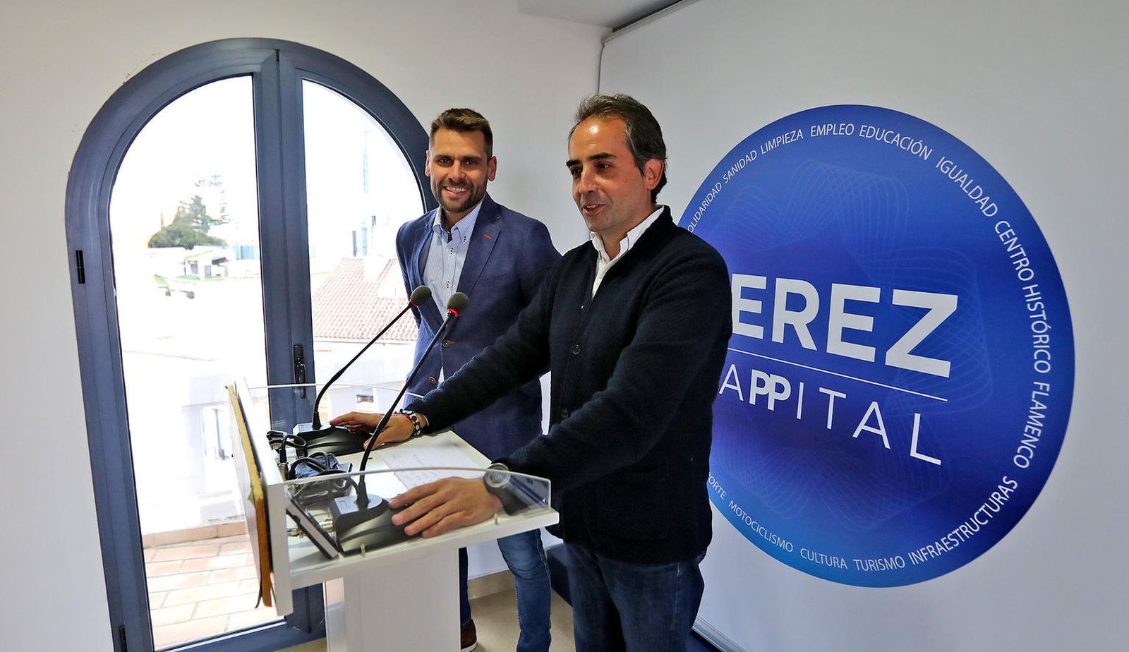Saldaña, con Rafael Mateos, durante su presentación en la sede del PP.