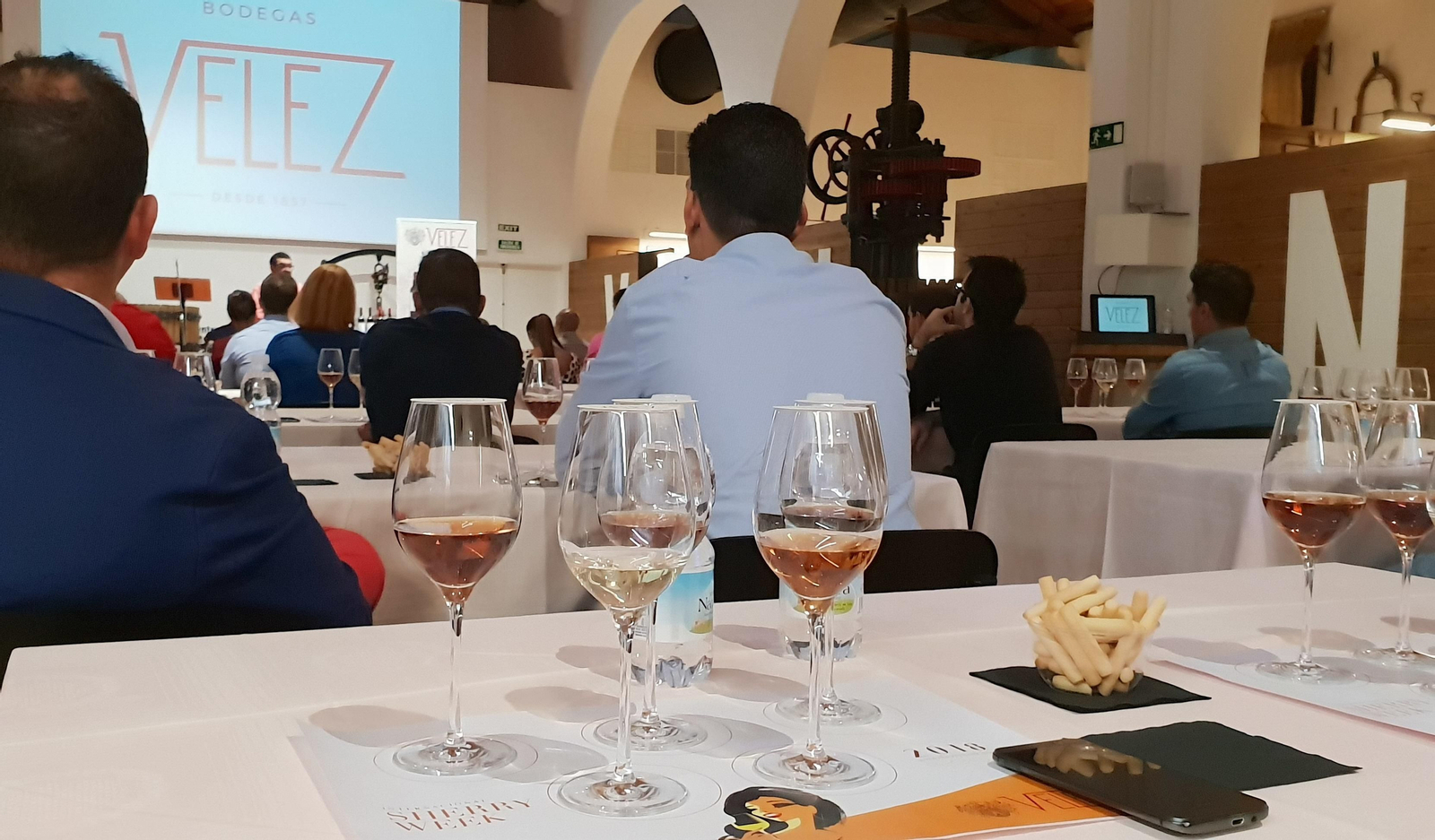 Momento del acto en el Centro del Vino y la Sal