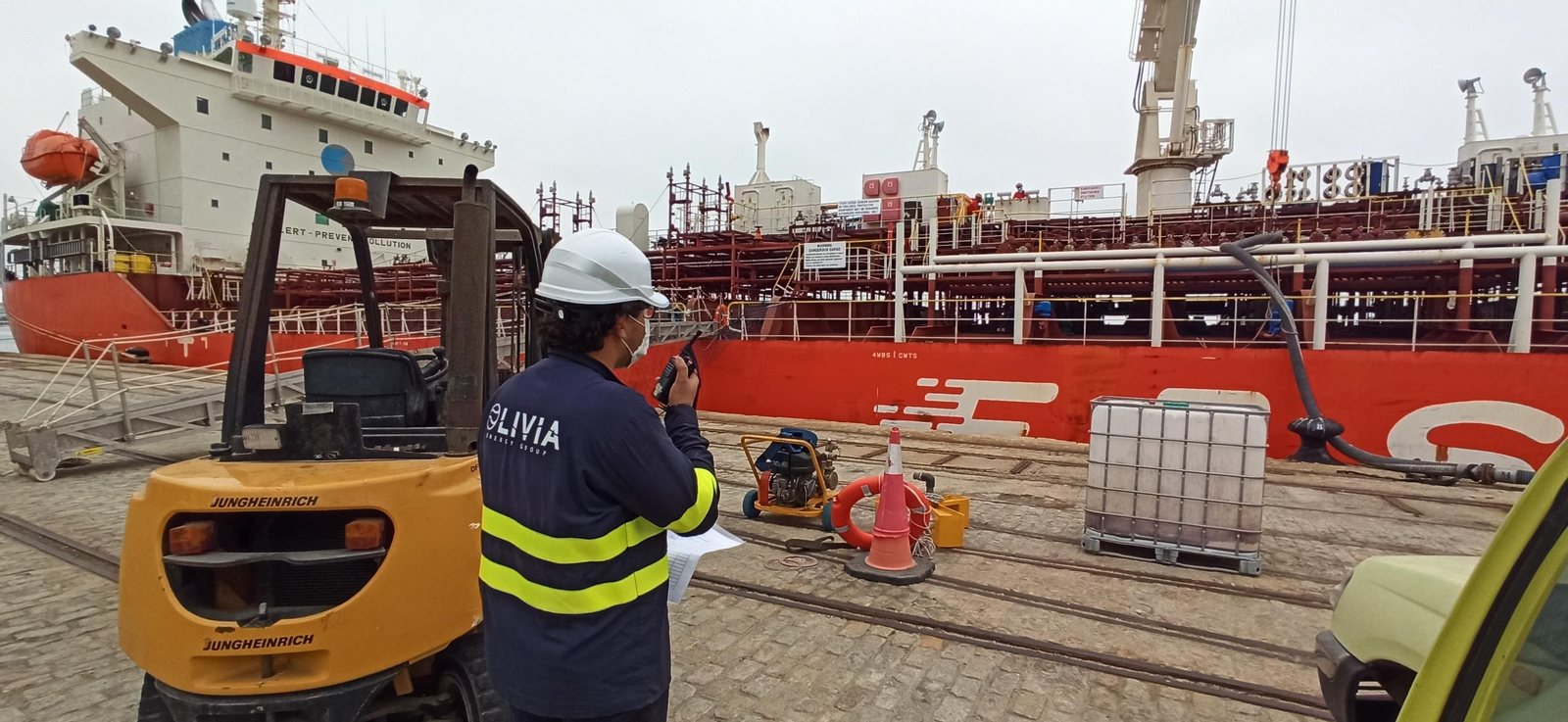 Un operario de Olivia Petroleum.