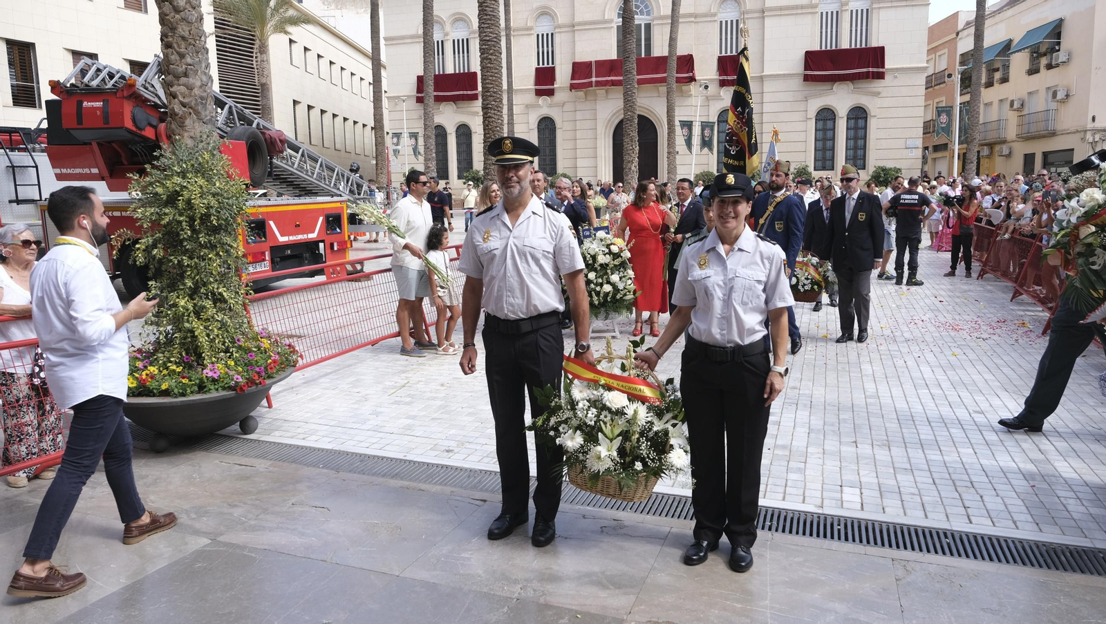 Ofrenda floral a la Virgen del Mar en la Feria de Almería 2024, en imágenes