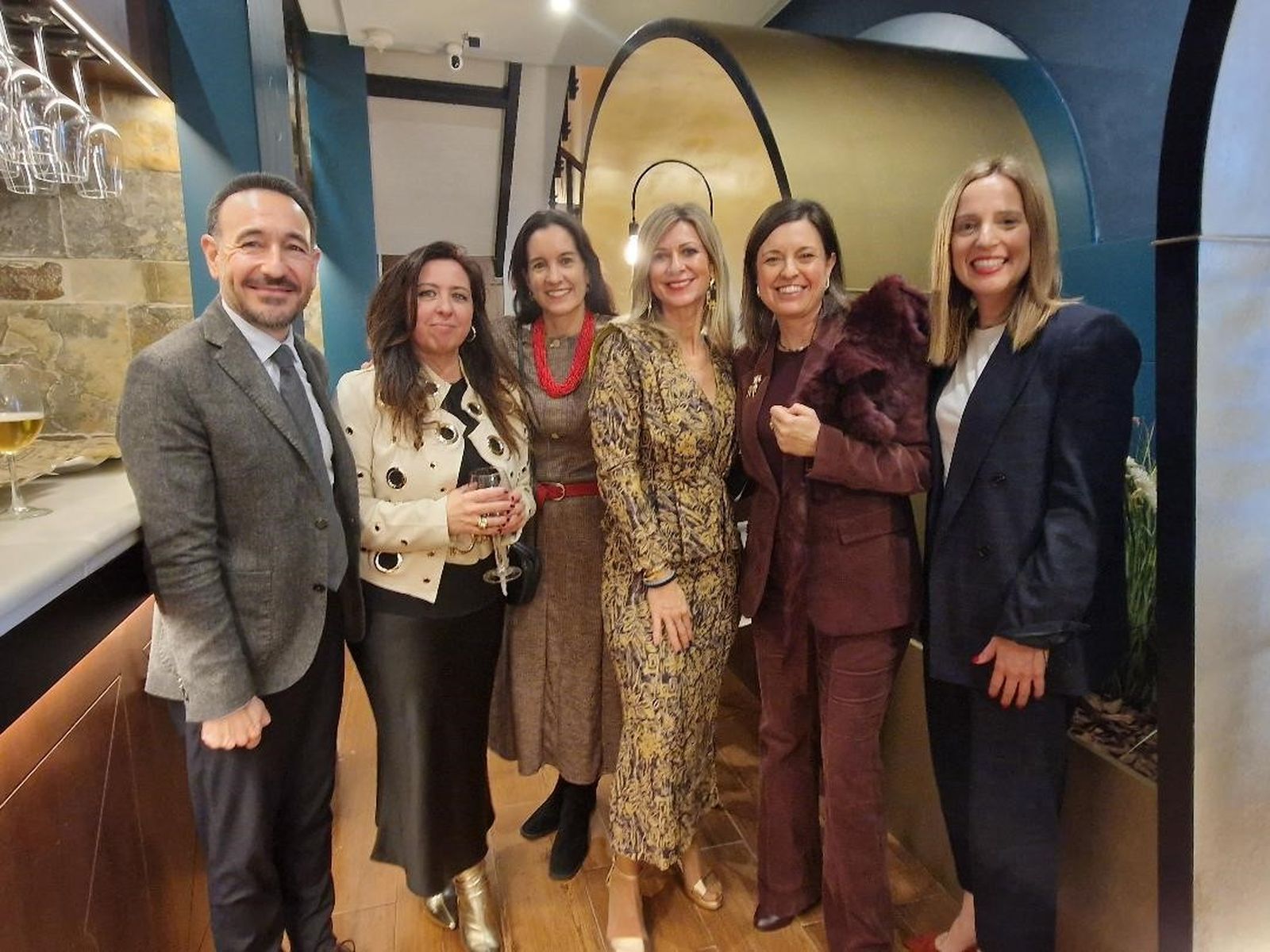 Fernando López Gil, Isabel Suraña, Ana de la Fuente, Laura Bey, Patricia Cavada y Ana Carrera.
