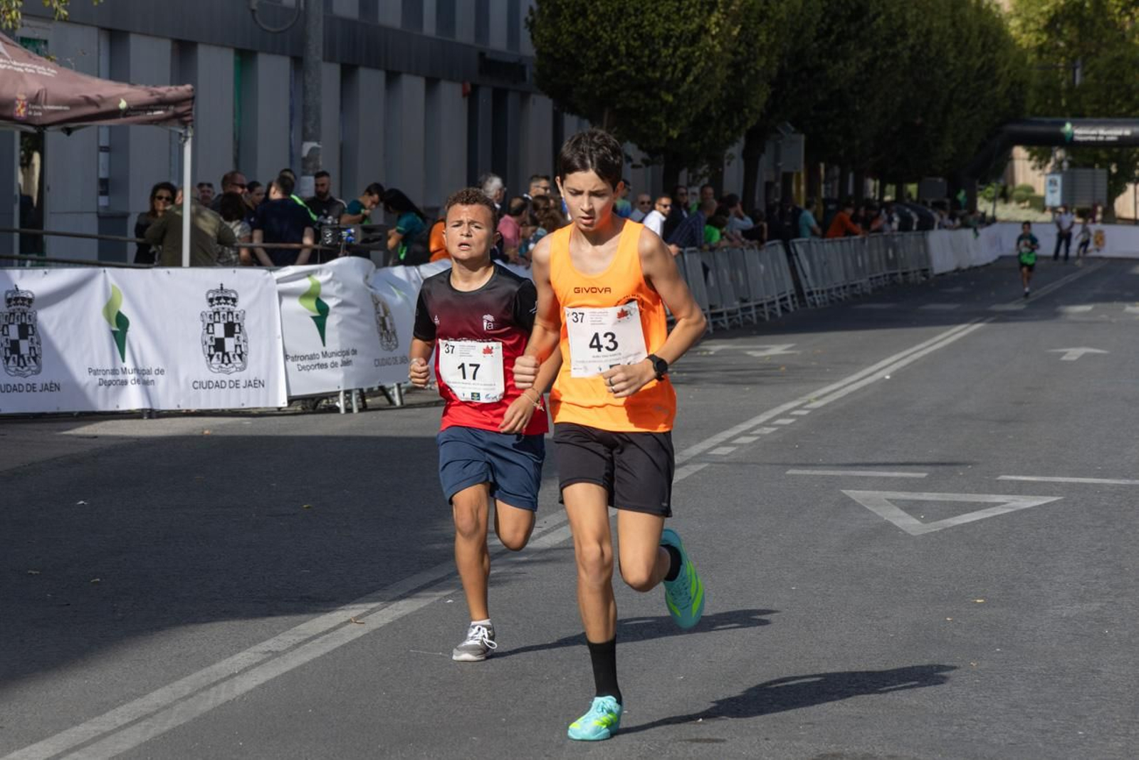 Ignacio Fontes y Marta Serrano reinan en la XXXVII Milla Urbana Internacional de Otoño 'Manuel Pancorbo'