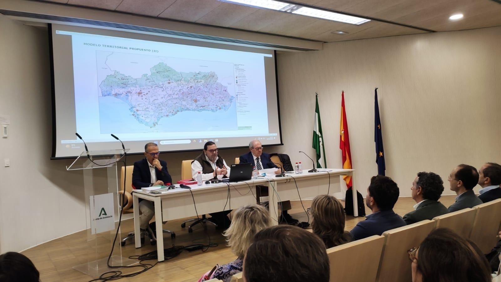 Ya son tres los encuentros realizados en Granada sobre el nuevo plan de ordenación.