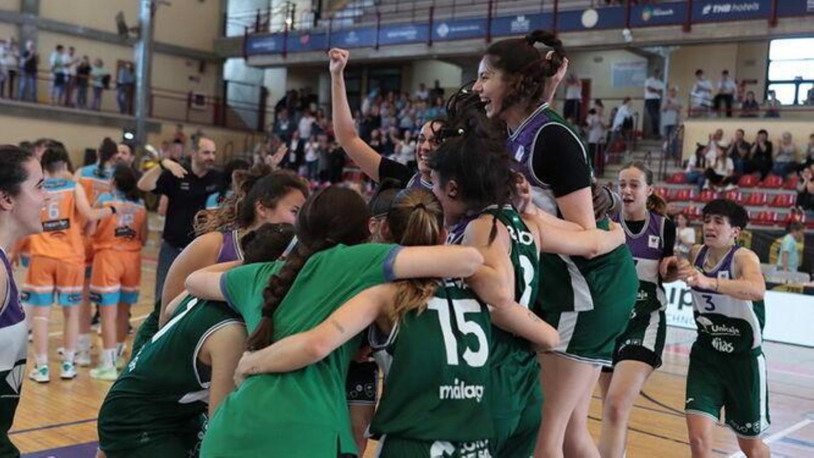 El Unicaja Mijas celebra el ascenso