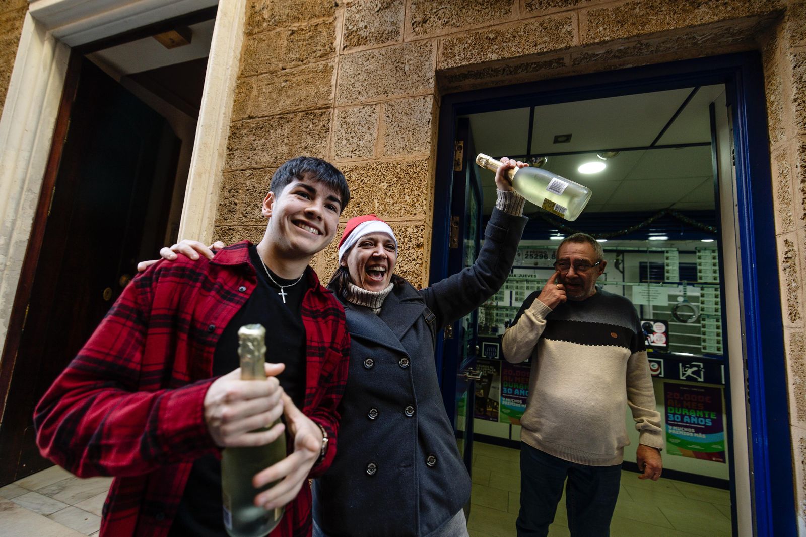 Lotería de Navidad 2023: Las imágenes de la celebración del Gordo en Cádiz