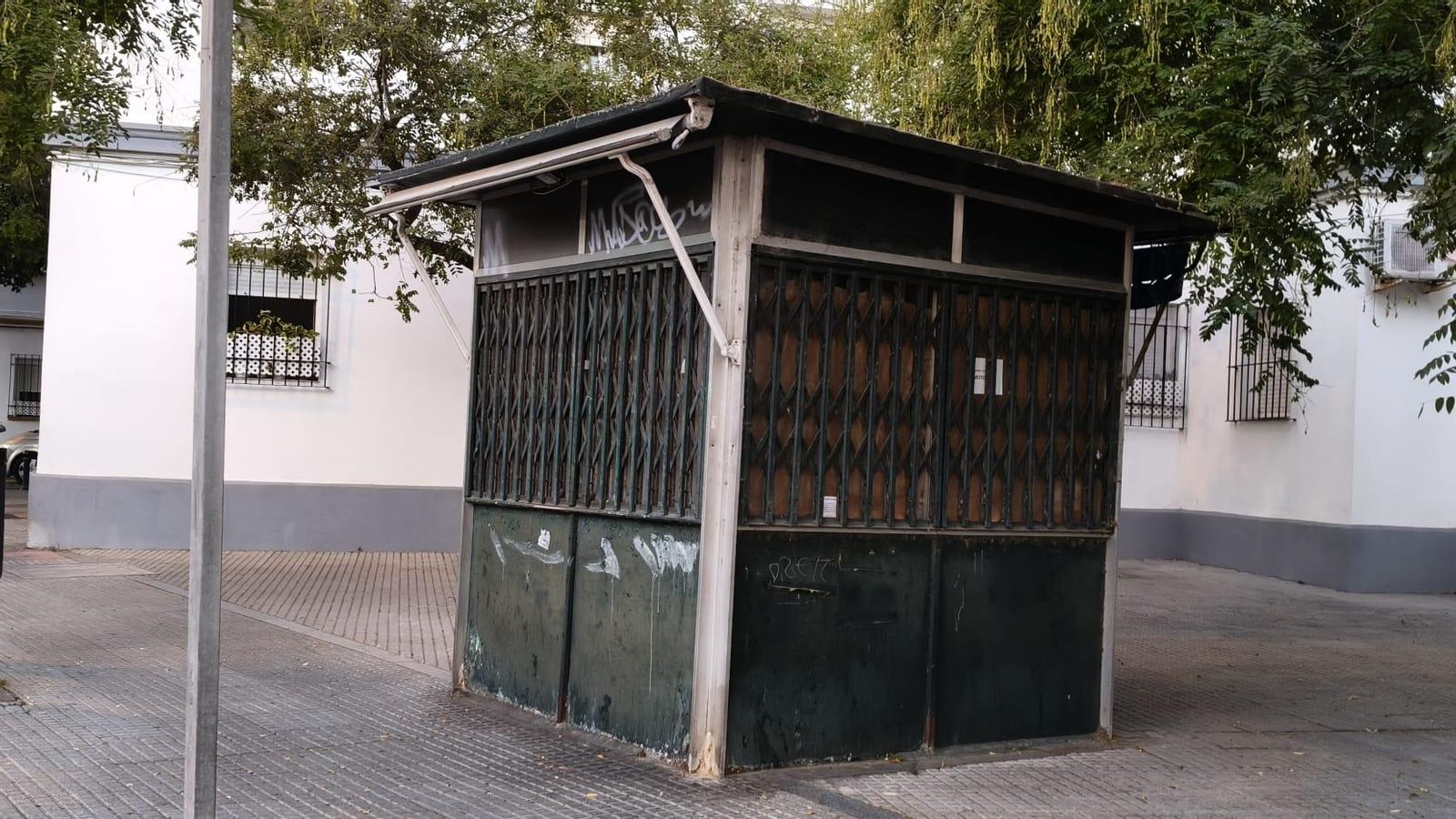 Los antiguos y abandonados quioscos perjudican el aspecto de la ciudad por culpa de su situación de deterioro por lo que necesitan algún tipo de pensada al respecto