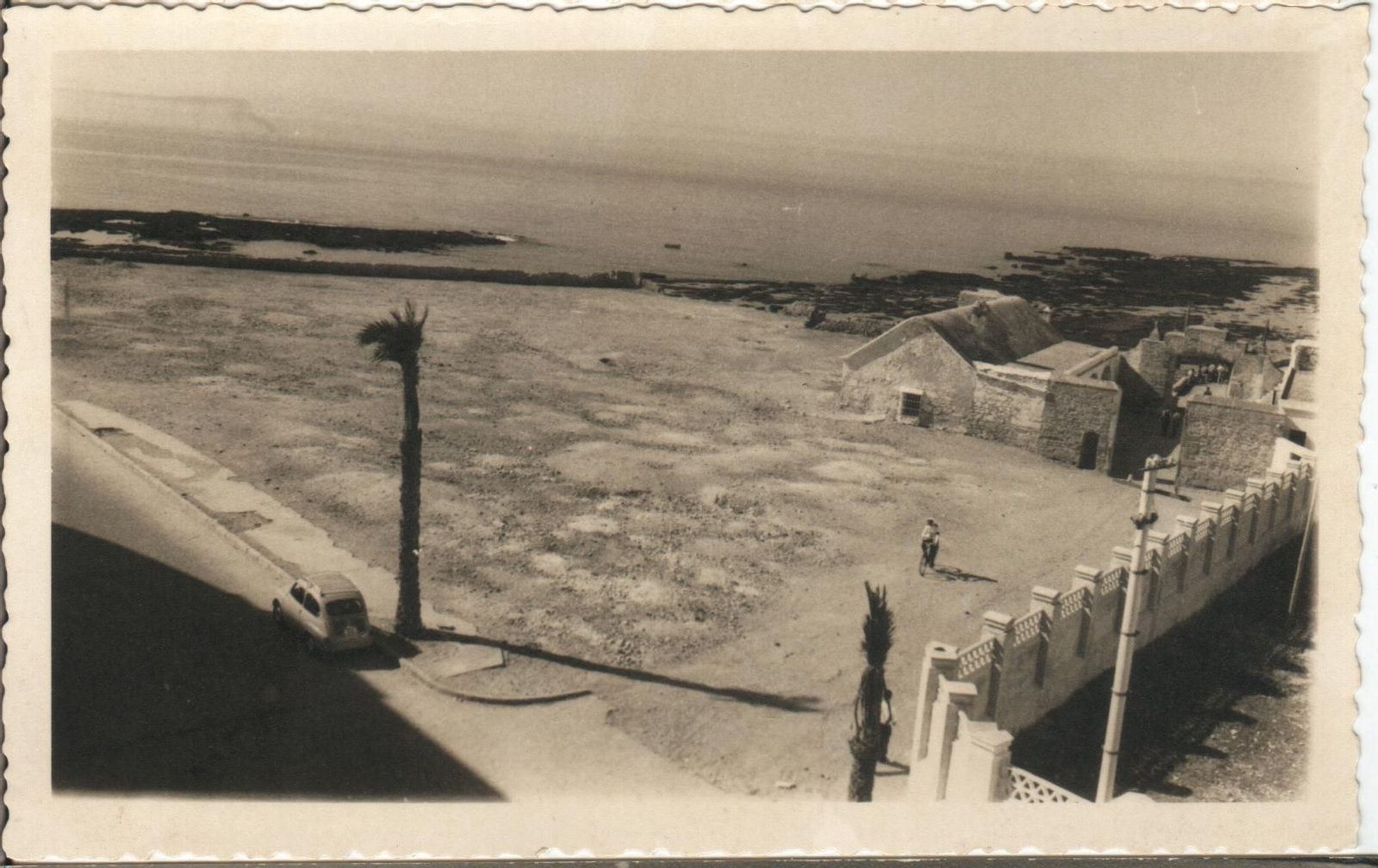 El destrozo de las murallas de Cádiz en imágenes que son historia