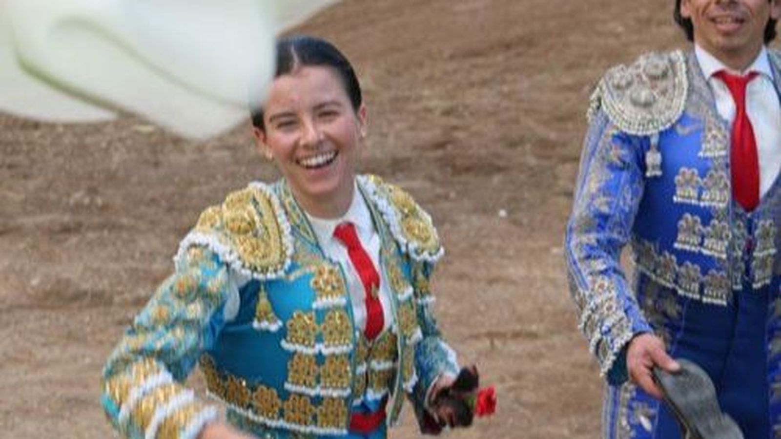 Miriam Cabas, sonriente, durante su vuelta al ruedo