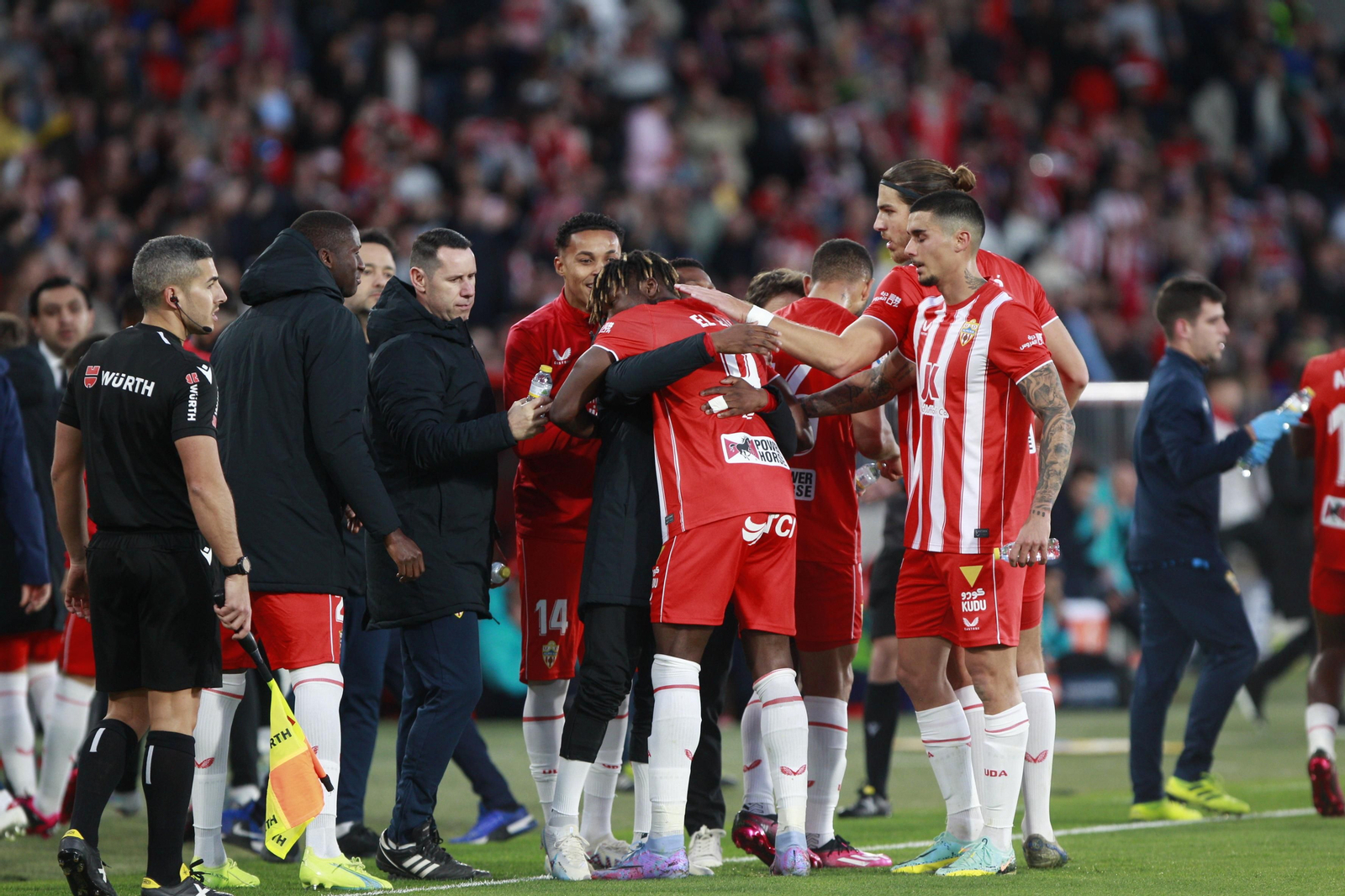 Imágenes de la victoria de la U.D. Almería ante el F.C. Barcelona