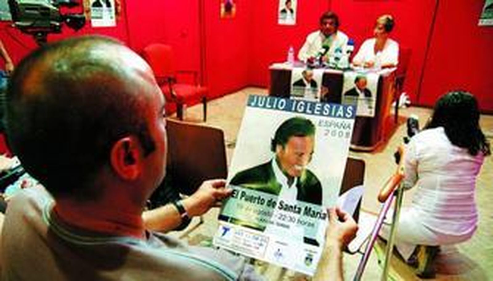 Ayer se presentó el concierto que Julio Iglesias dará en El Puerto.