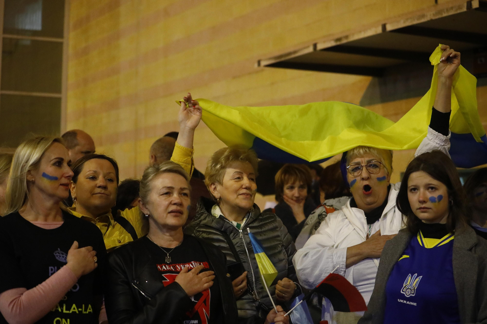 Las imágenes del emotivo encuentro entre España y Ucrania en Córdoba