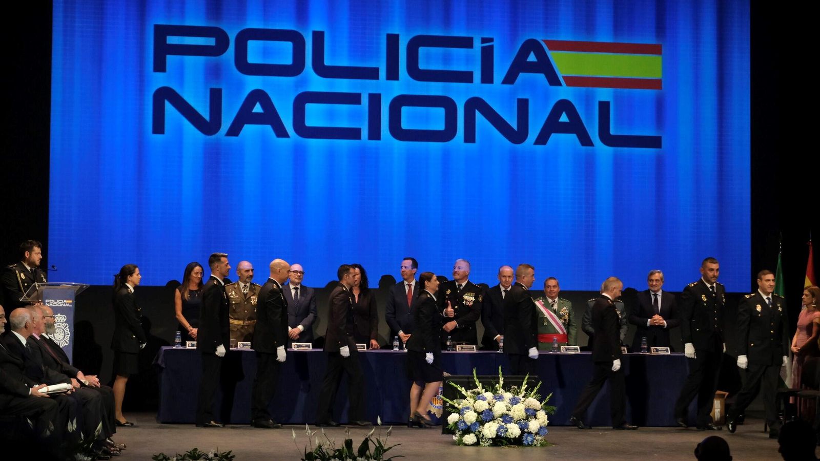 Los actos con motivo de la festividad de los Santos Ángeles Custodios han servido también para entregar múltiples reconocimientos