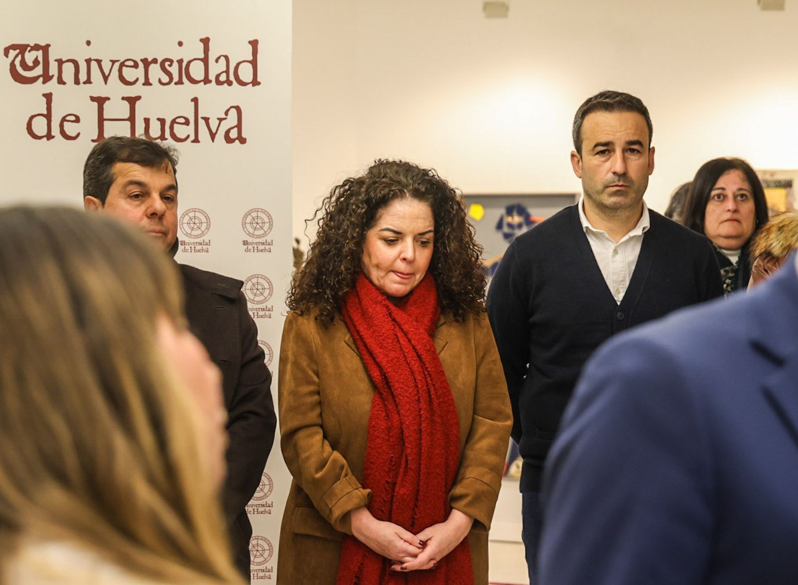 Minuto de silencio de la Universidad de Huelva por las víctimas del accidente ferroviario, en fotografías