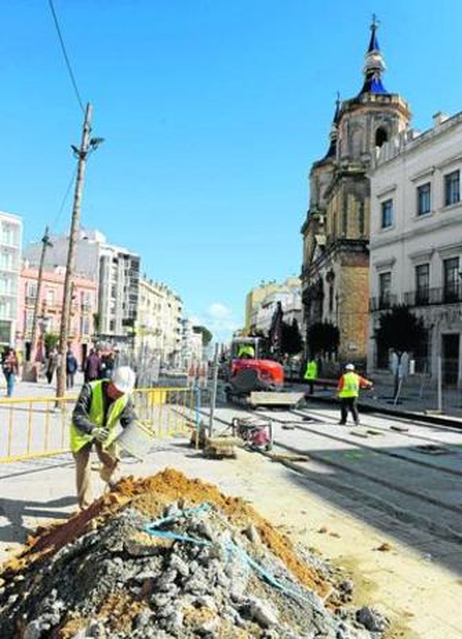 Obras del tranvía metropolitano en la calle Real de San Fernando, en una imagen de archivo.