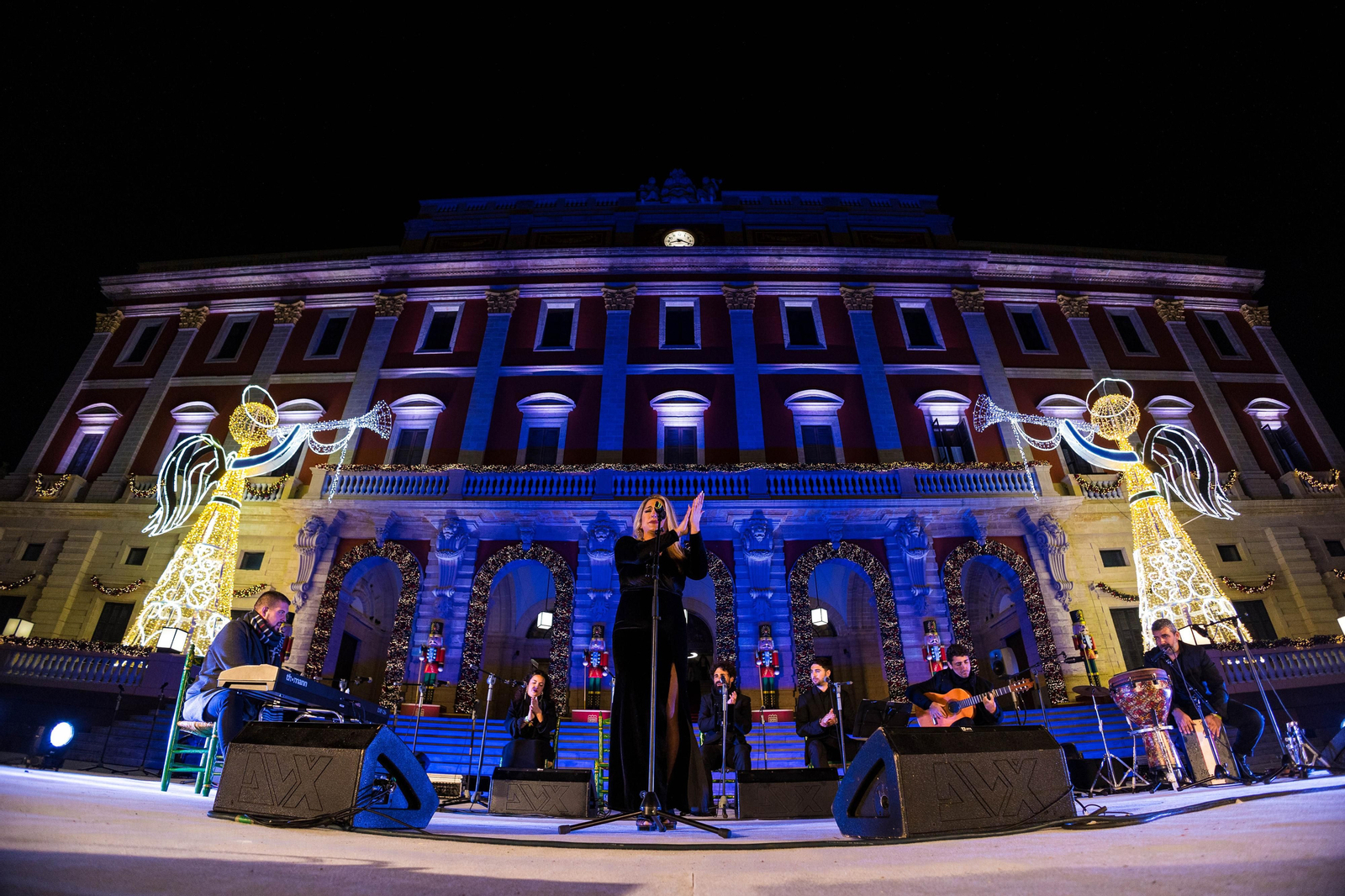 Doble sesión de zambombas navideñas en la plaza del Rey de San Fernando