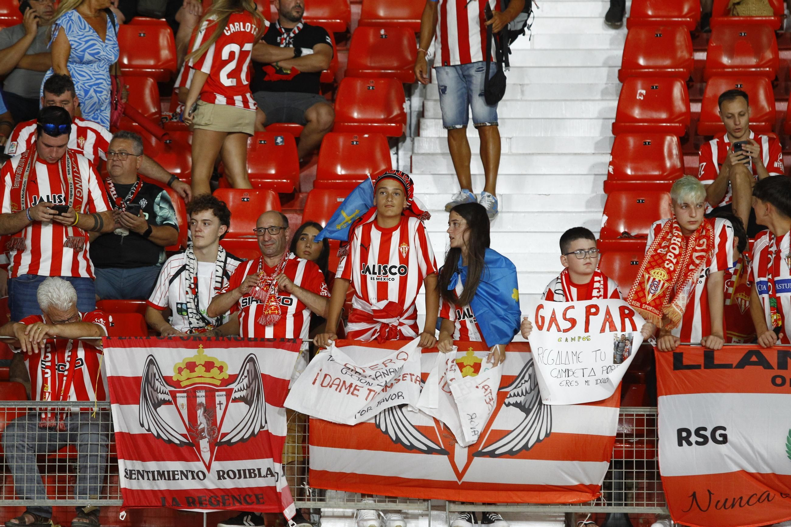 El partido U.D. Almería-Sporting de Gijón, en imágenes