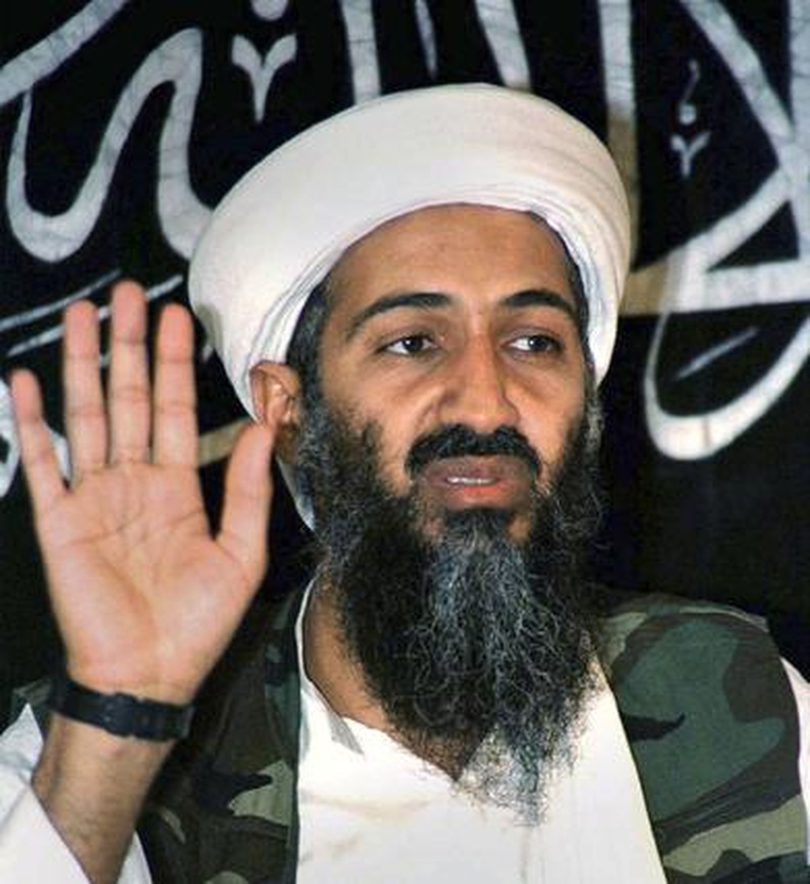 Ben Laden saluda al finalizar un comunicado en 1998.

Foto: AFP/Reuters/EFE