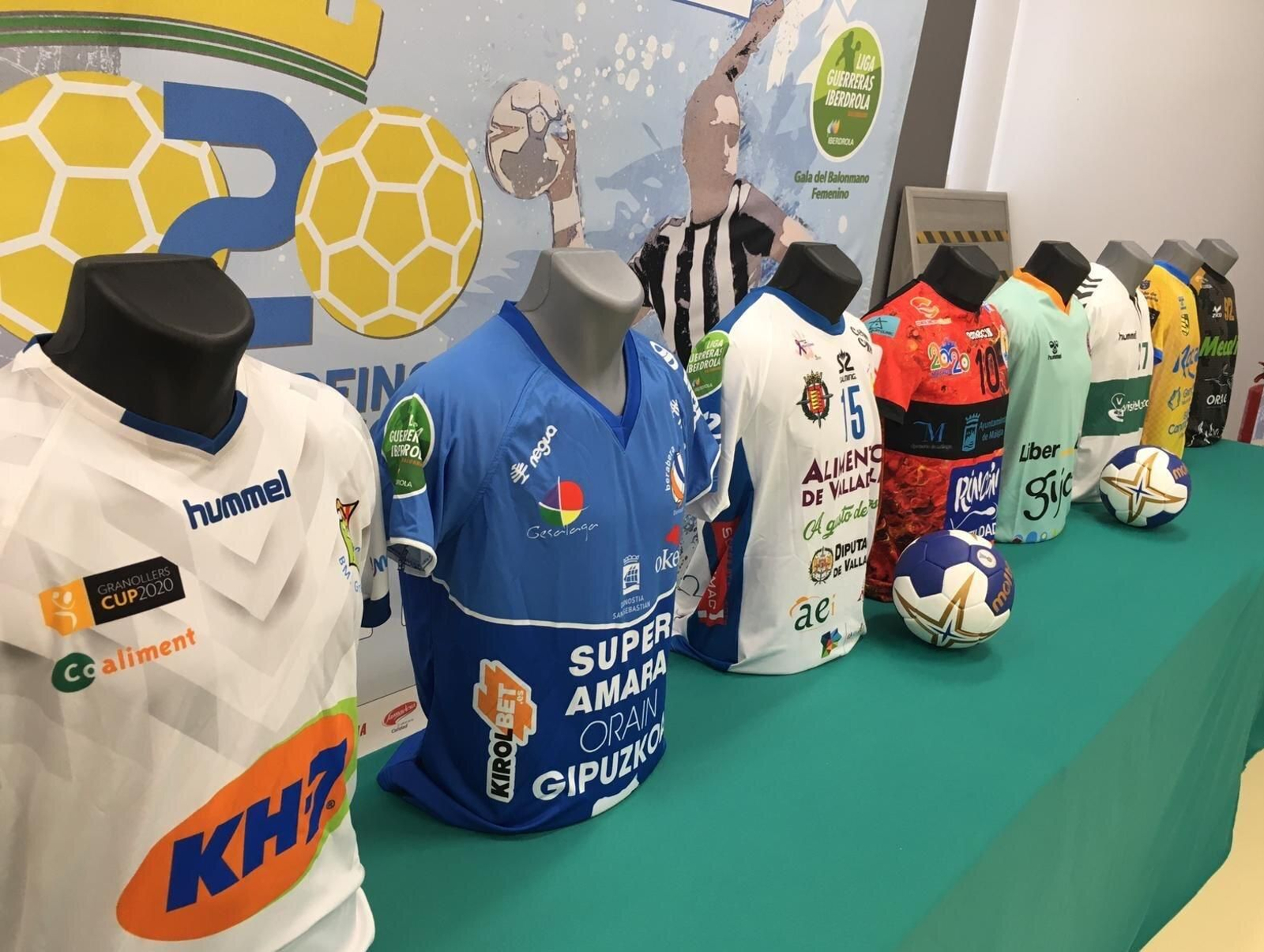 Las camisetas de cada uno de los participantes de la Copa de la Reina.