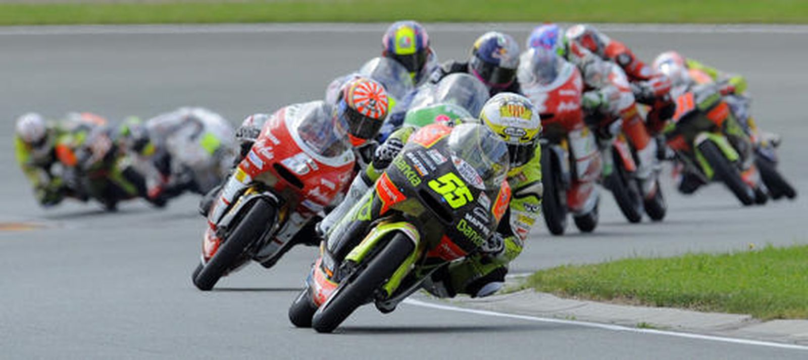 Faubel se impone a Zarco gracias a un vuelta rápida. / AFP