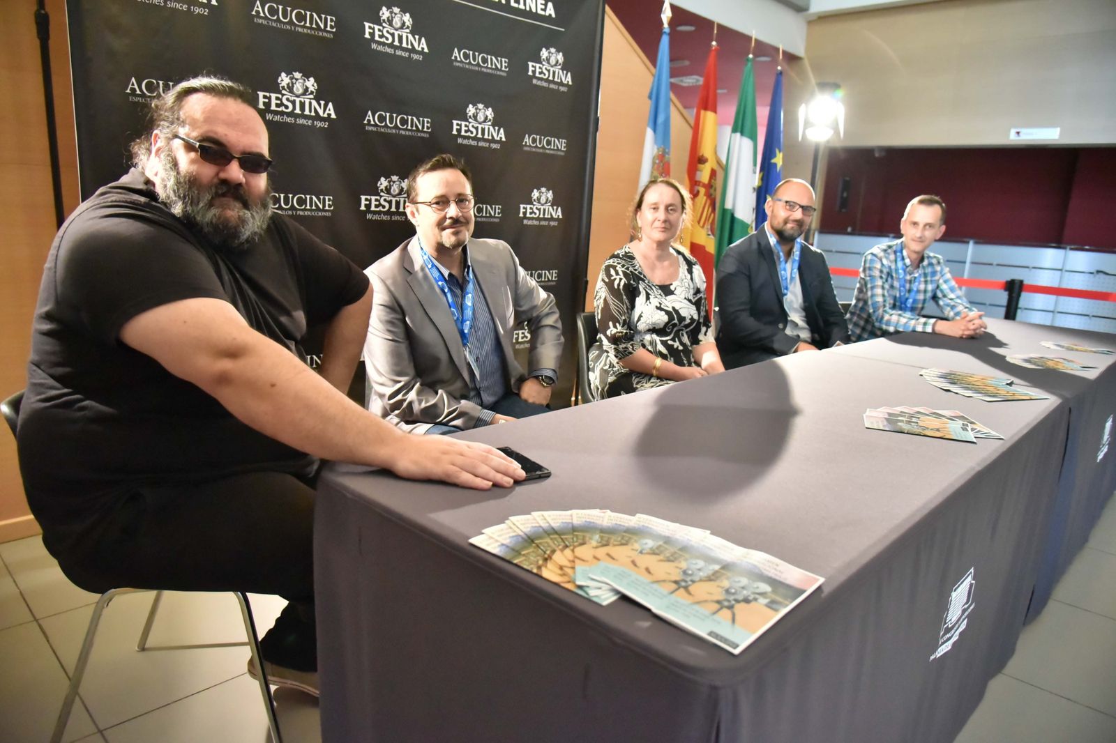 Miguel Becerra, Joaquín Ferrá, Nina Danino, Cristóbal Tejón y Luis Miguel Delgado, antes de la primera proyección.