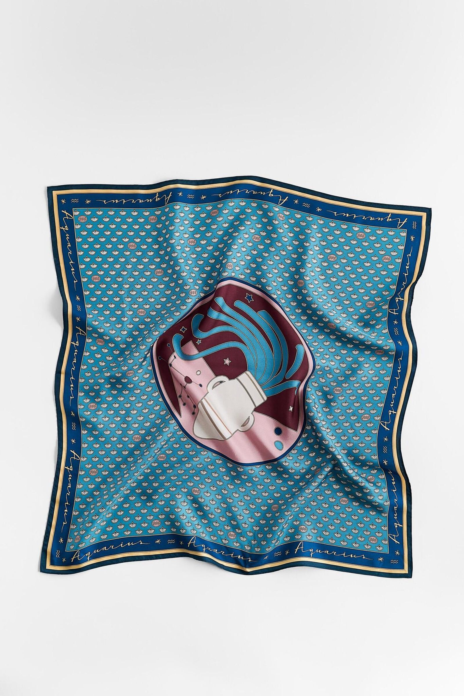 Pañuelo de acuario de la colección de Zara.