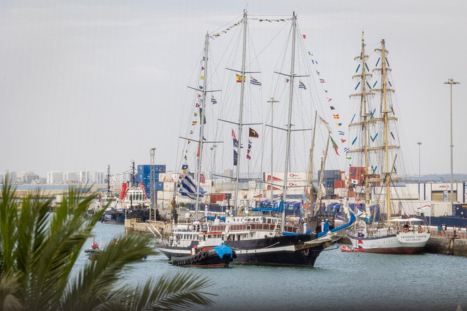 Las imágenes de la llegada del 'Capitán Miranda' a la Gran Regata 2023 de Cádiz