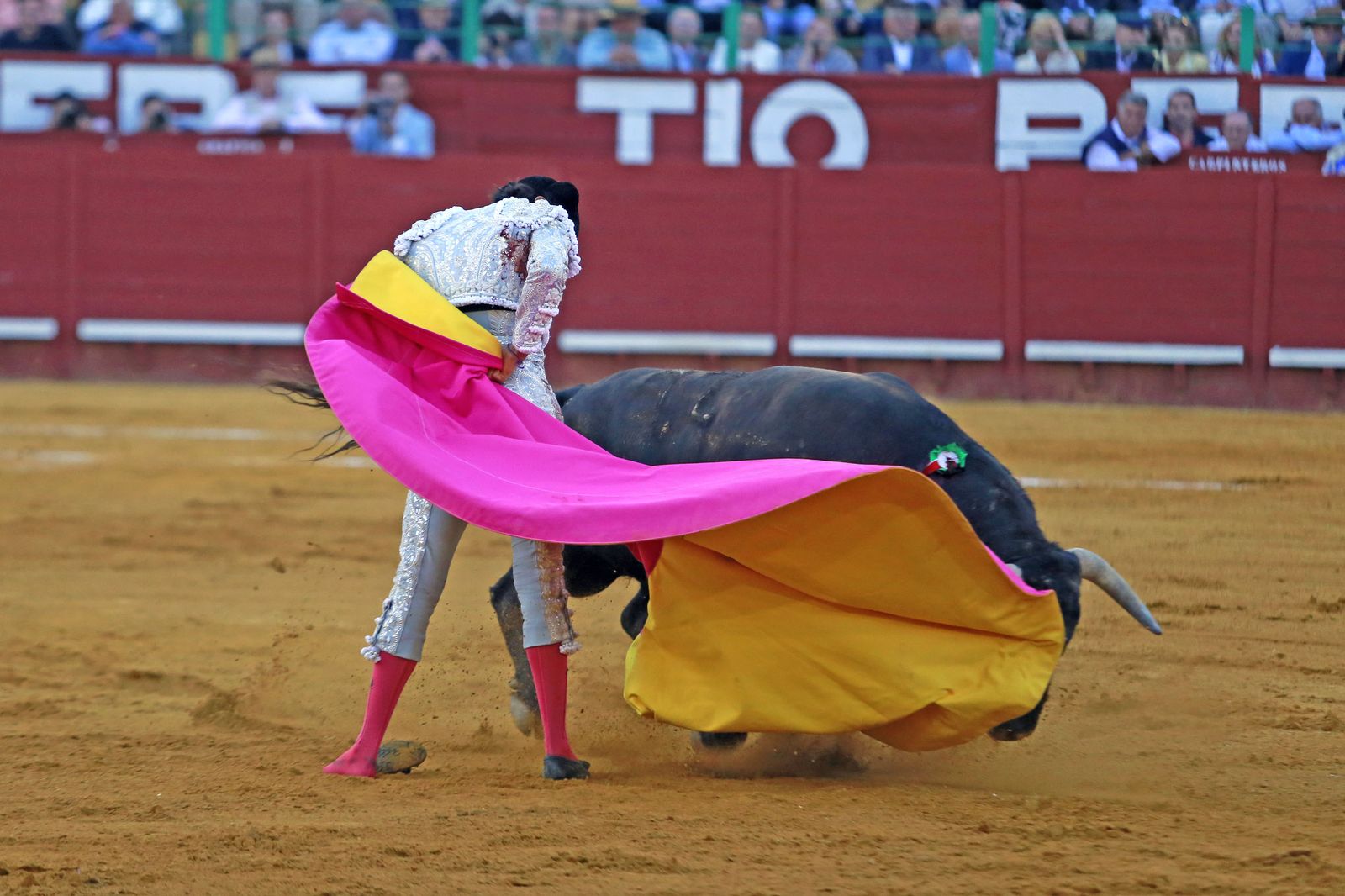 Imágenes de la faena de "El Fandi", Manzanares y Roca Rey en el coso jerezano