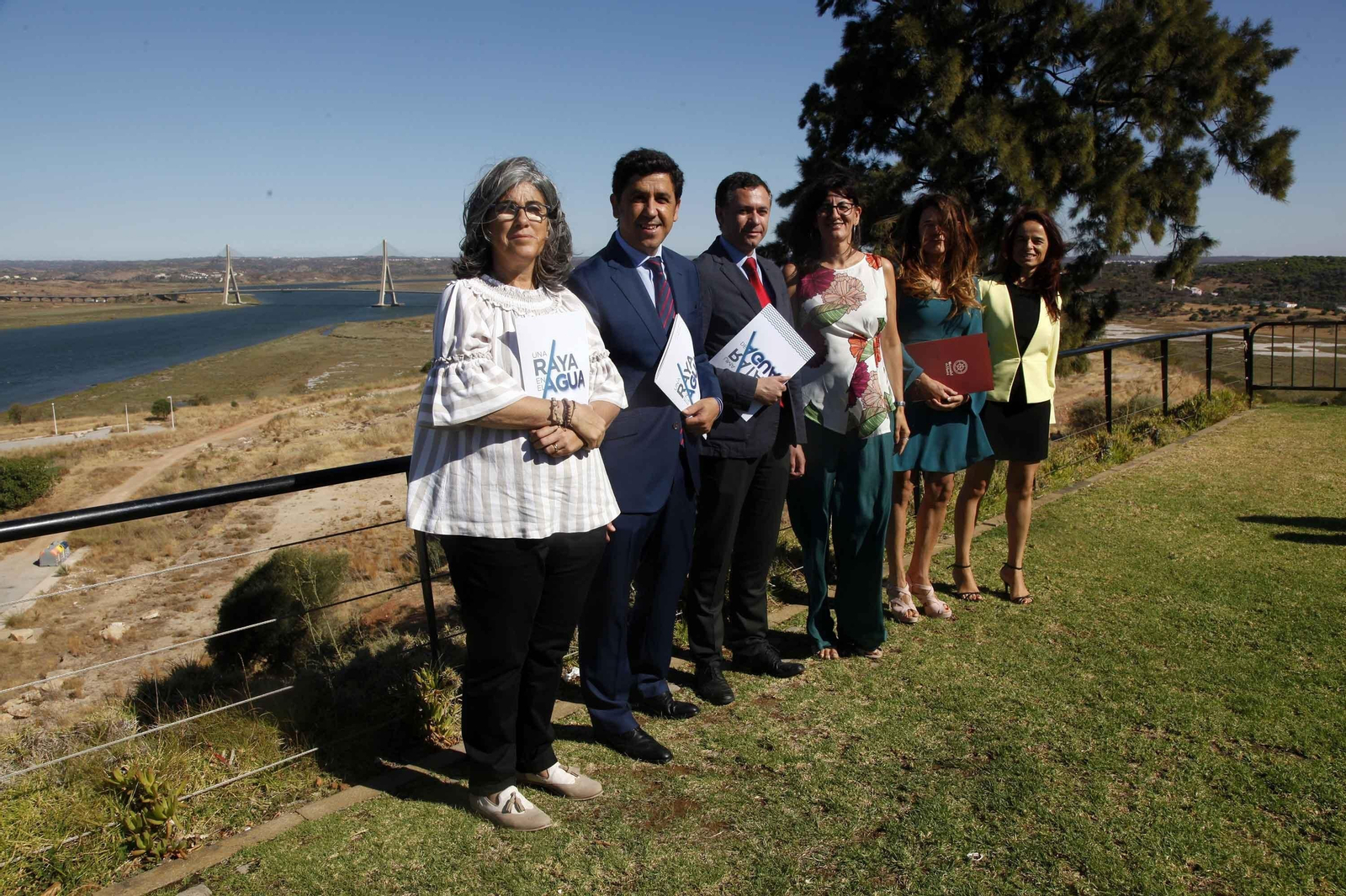 Alberto Fernández -en el centro de la imagen- junto a José Enrique Borrallo, María Antonia Peña, María Cabrita y Filomena Sintra.