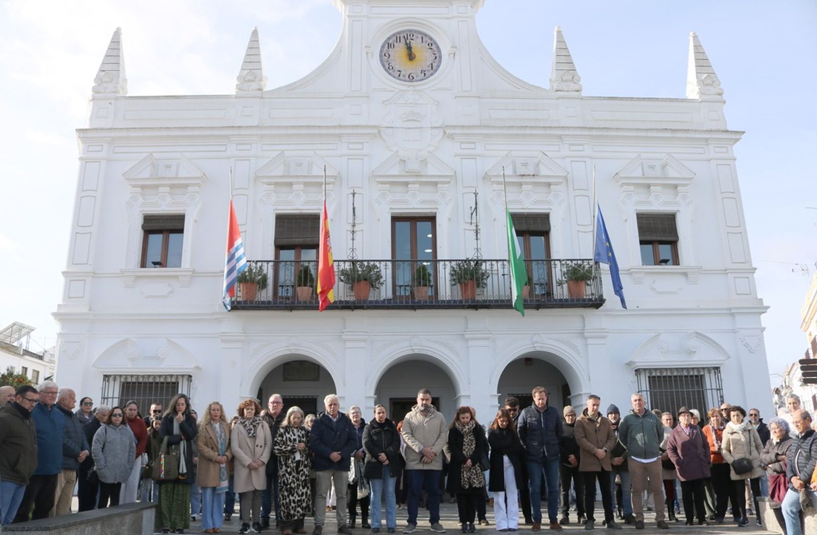 Minuto de silencio, este martes, a las puertas del edificio consistorial de Cartaya