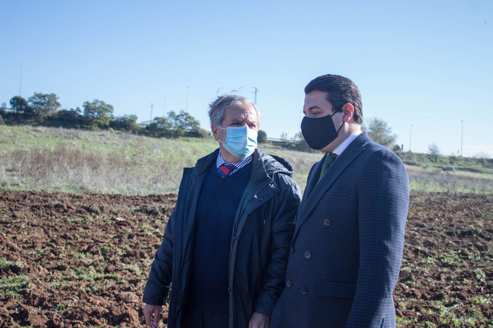 El delegado de Hacienda, Salvador Fuentes, y el alcalde, José María Bellido.