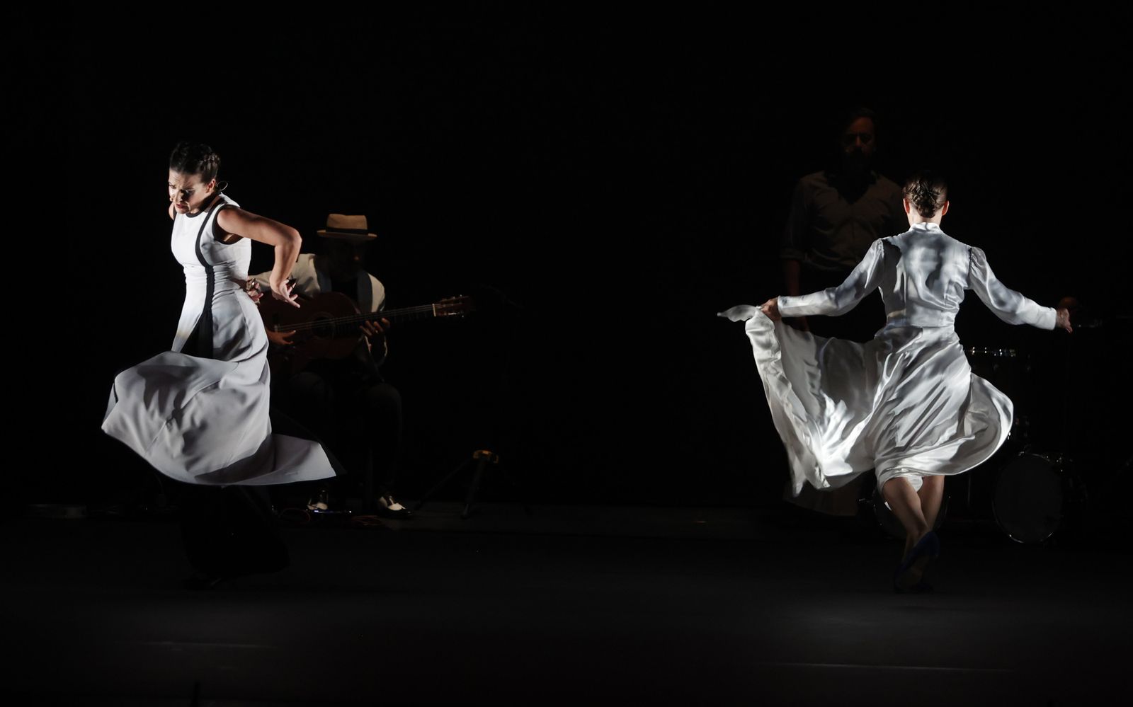 Las imágenes del espectáculo de Ana Morales en la Bienal