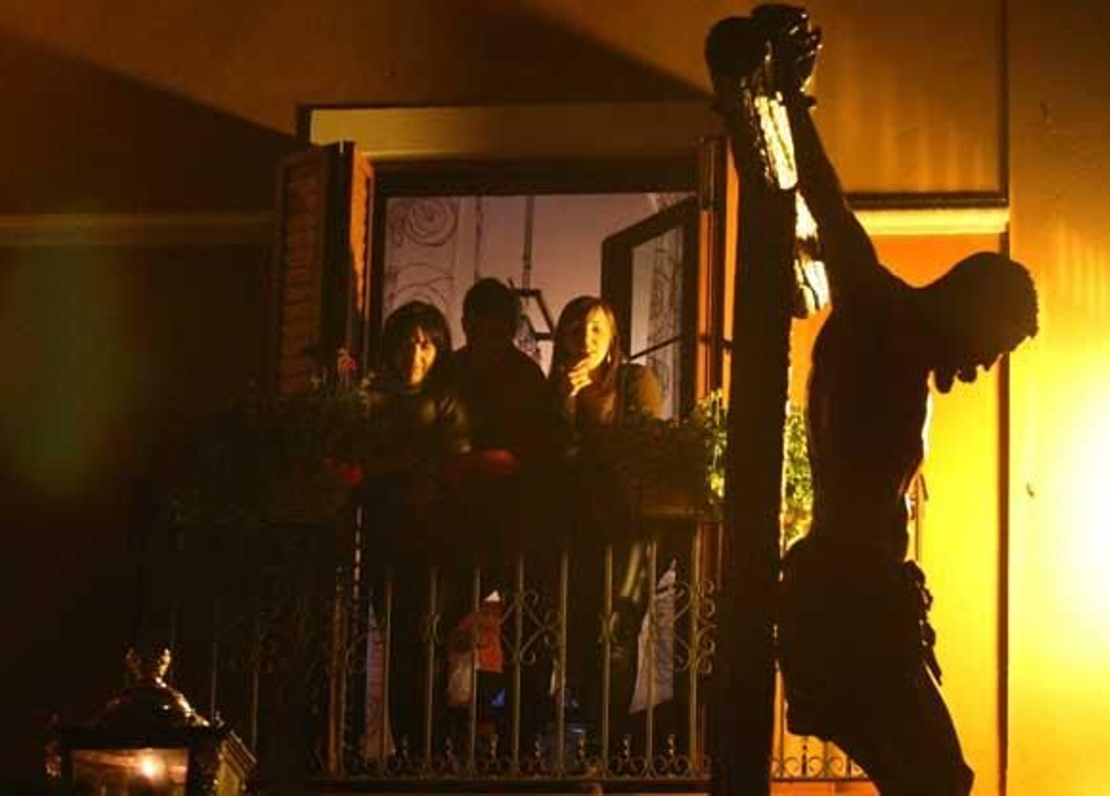 Imagen del Cristo del Silencio clavado en la cruz

Foto: J.M.Q./Shus Teran/Erasmo Fenoy/Paco Guerrero