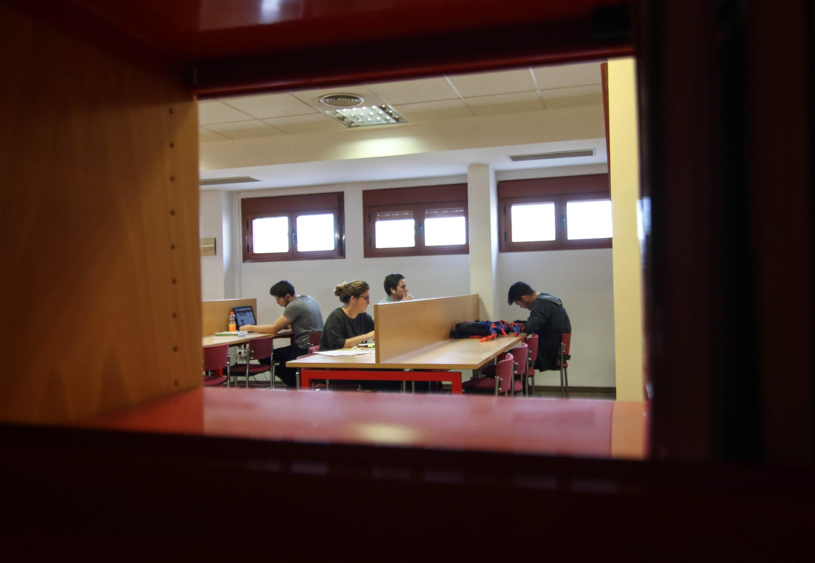 2.144 patadas  a la precariedad