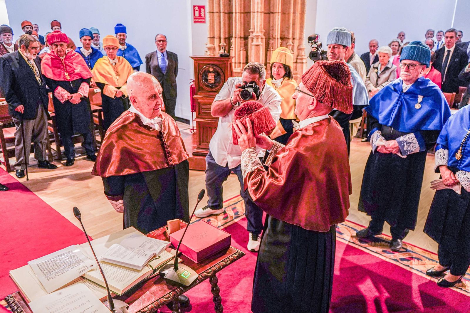 Así se ha convertido Miguel Giménez Yanguas en doctor honoris causa por la Universidad de Granada