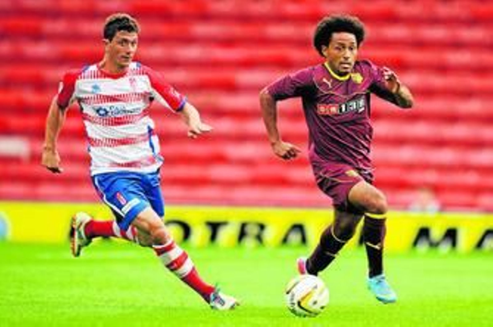 Piti e Ikechi, durante un amistoso entre Granada CF y Watford FC en el verano de 2013.