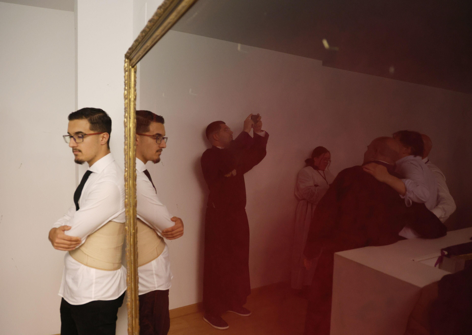 Crucifixión en el Lunes Santo en Málaga, en fotos