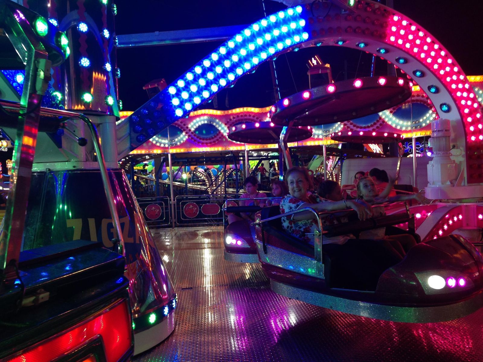 Vista de una de las atracciones de la Feria de Agosto.