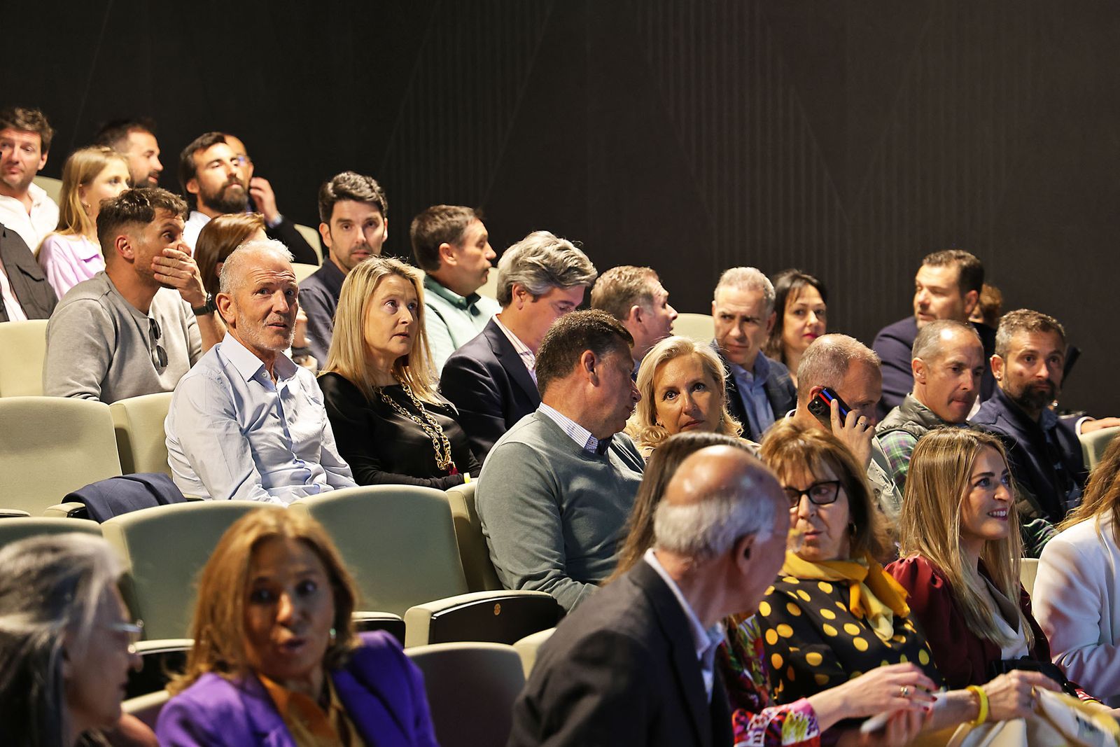 Movitransa presenta los nuevos modelos de BMW IX2 y el X2 en el complejo deportivo Lamiya