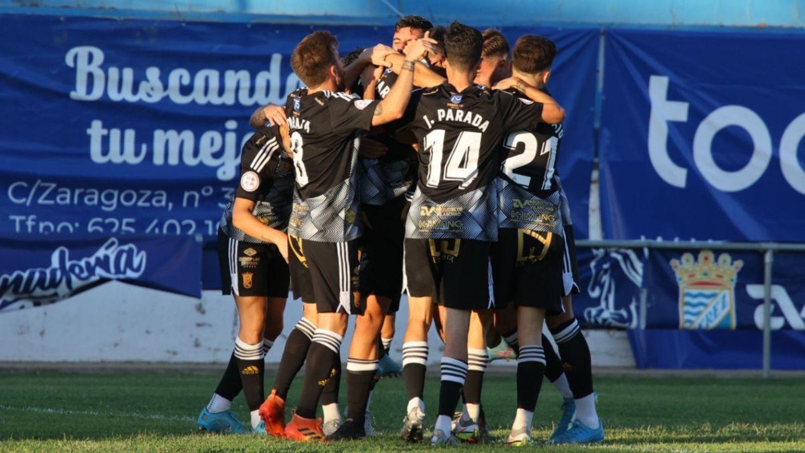 Los jugadores azulinos celebran el gol de Iván Navarro.
