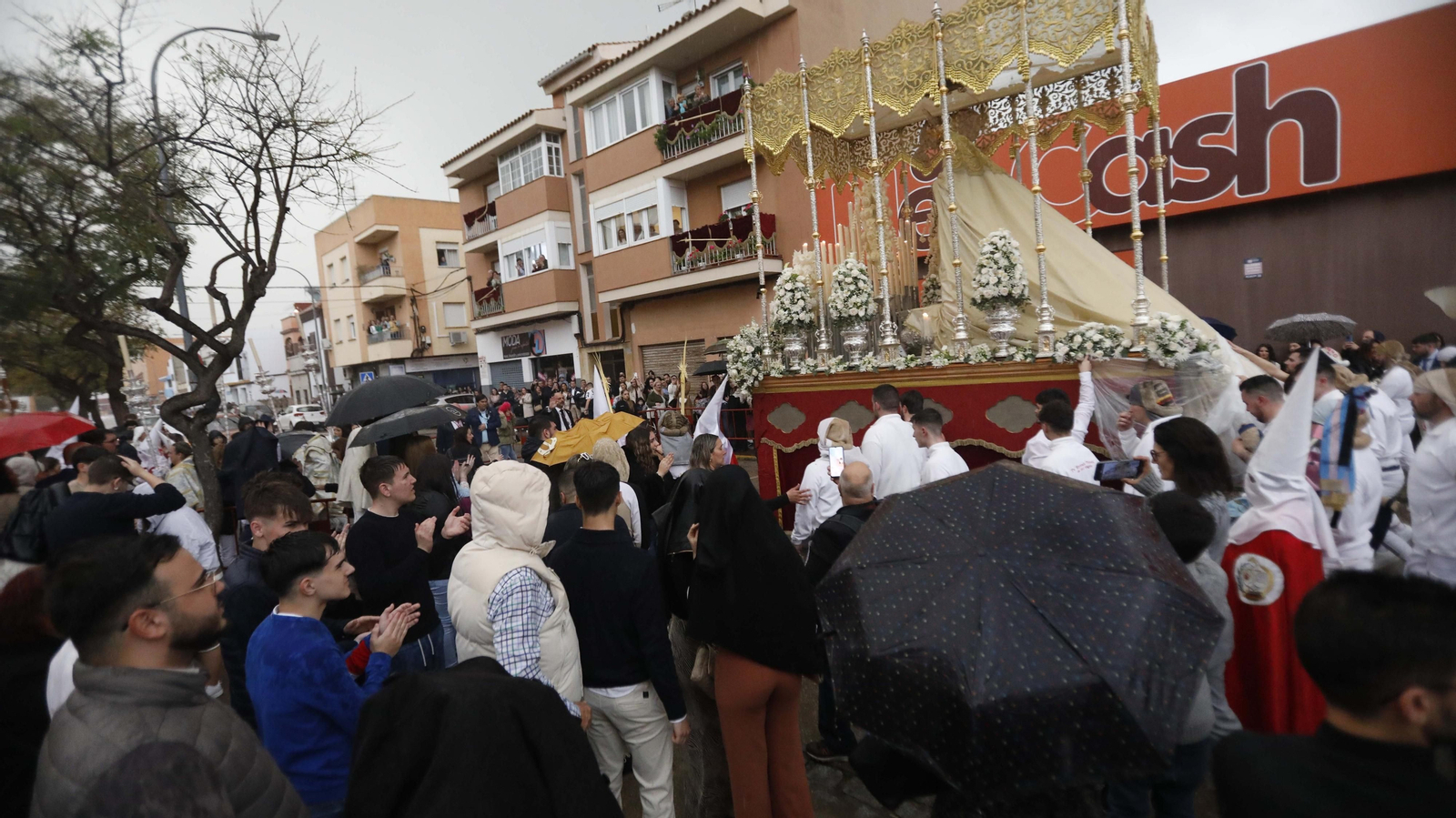 Fotos del Domingo de Ramos en La Línea: La Borriquita y Flagelación