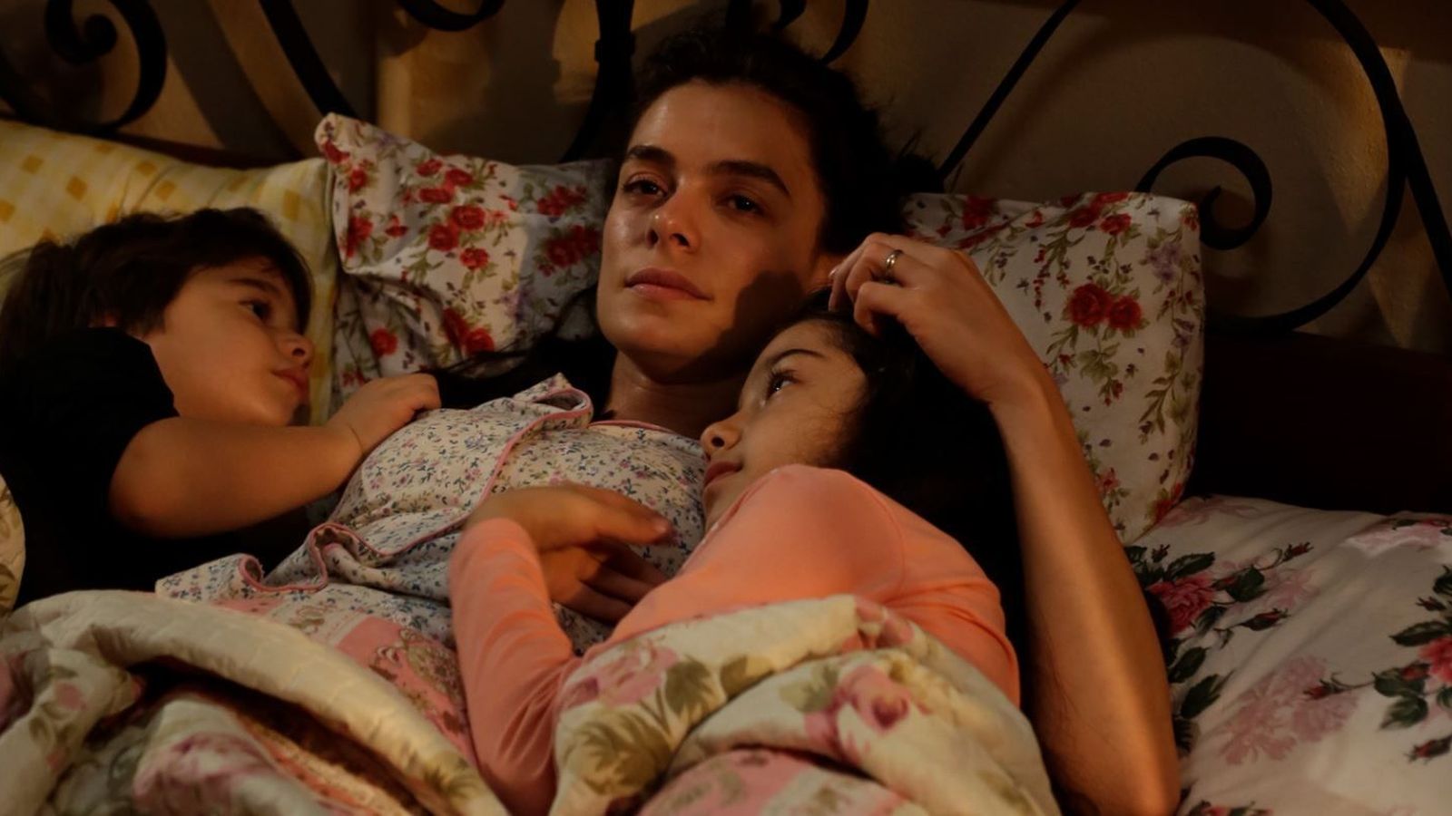 Secuencia de la serie 'Mujer', el mayor éxito de Antena 3 este verano.