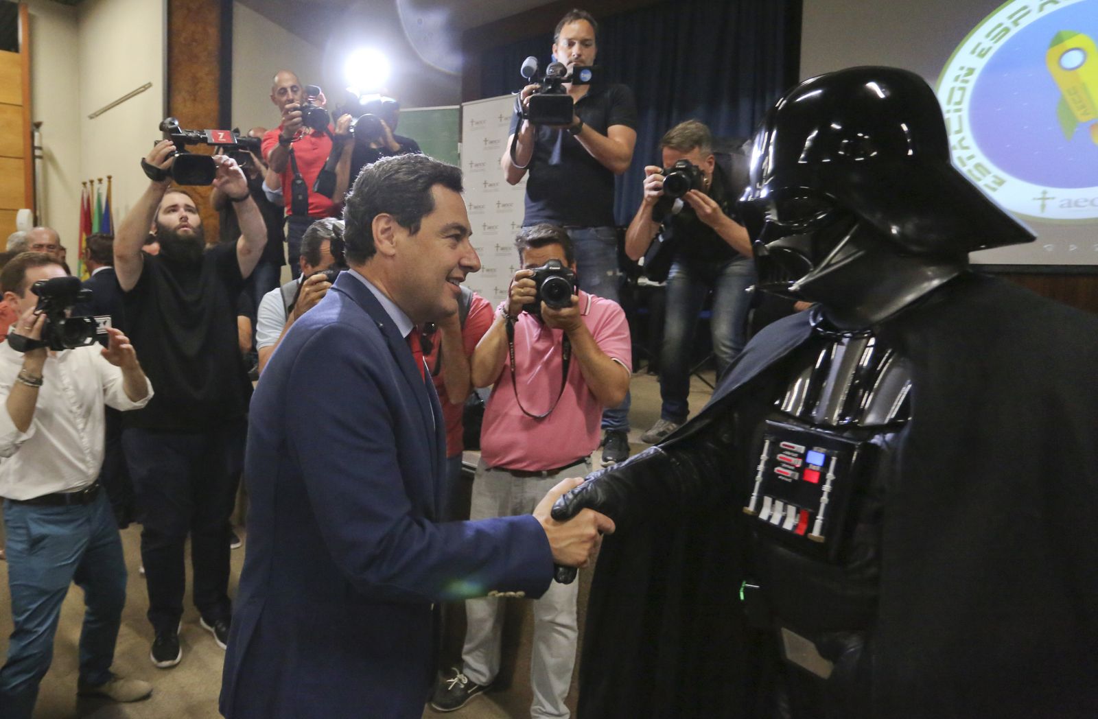 Las fotos de la presentación de la nave espacial de la Asociación contra el Cáncer en Málaga