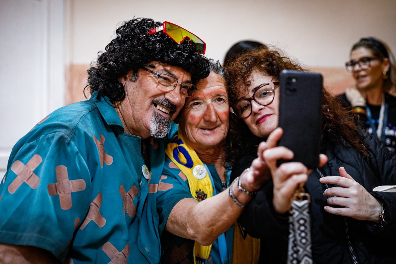 Andrés Gatica se hace un selfie en los camerinos