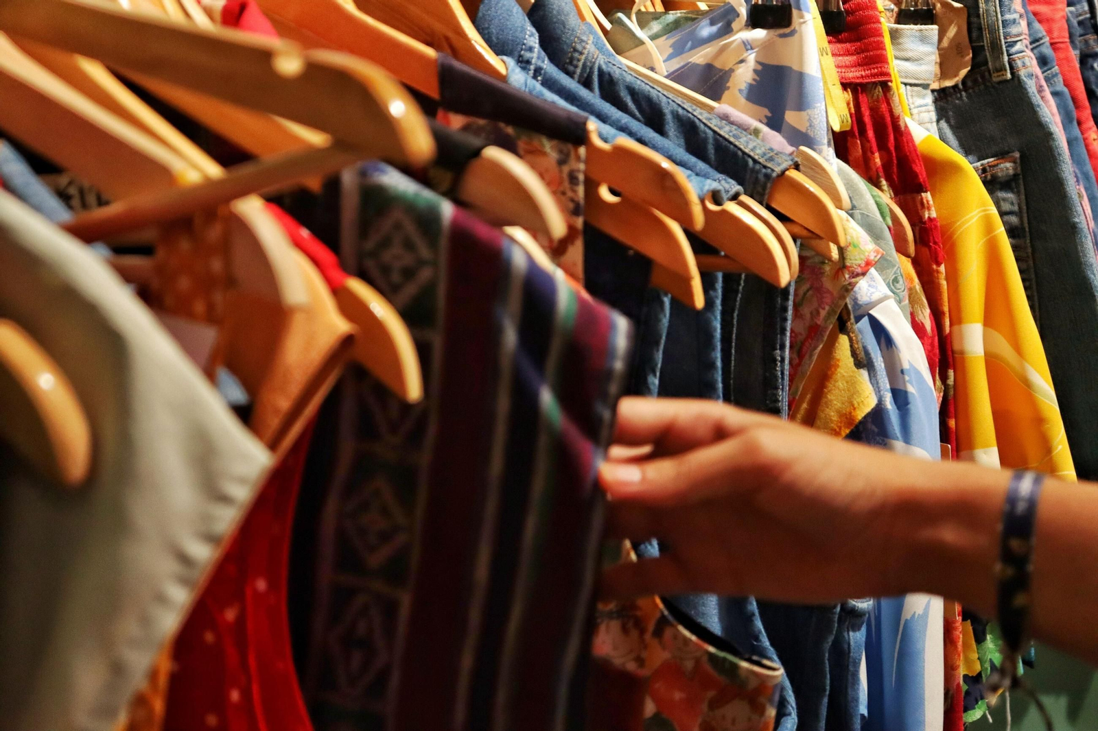 Una tienda de ropa vintage