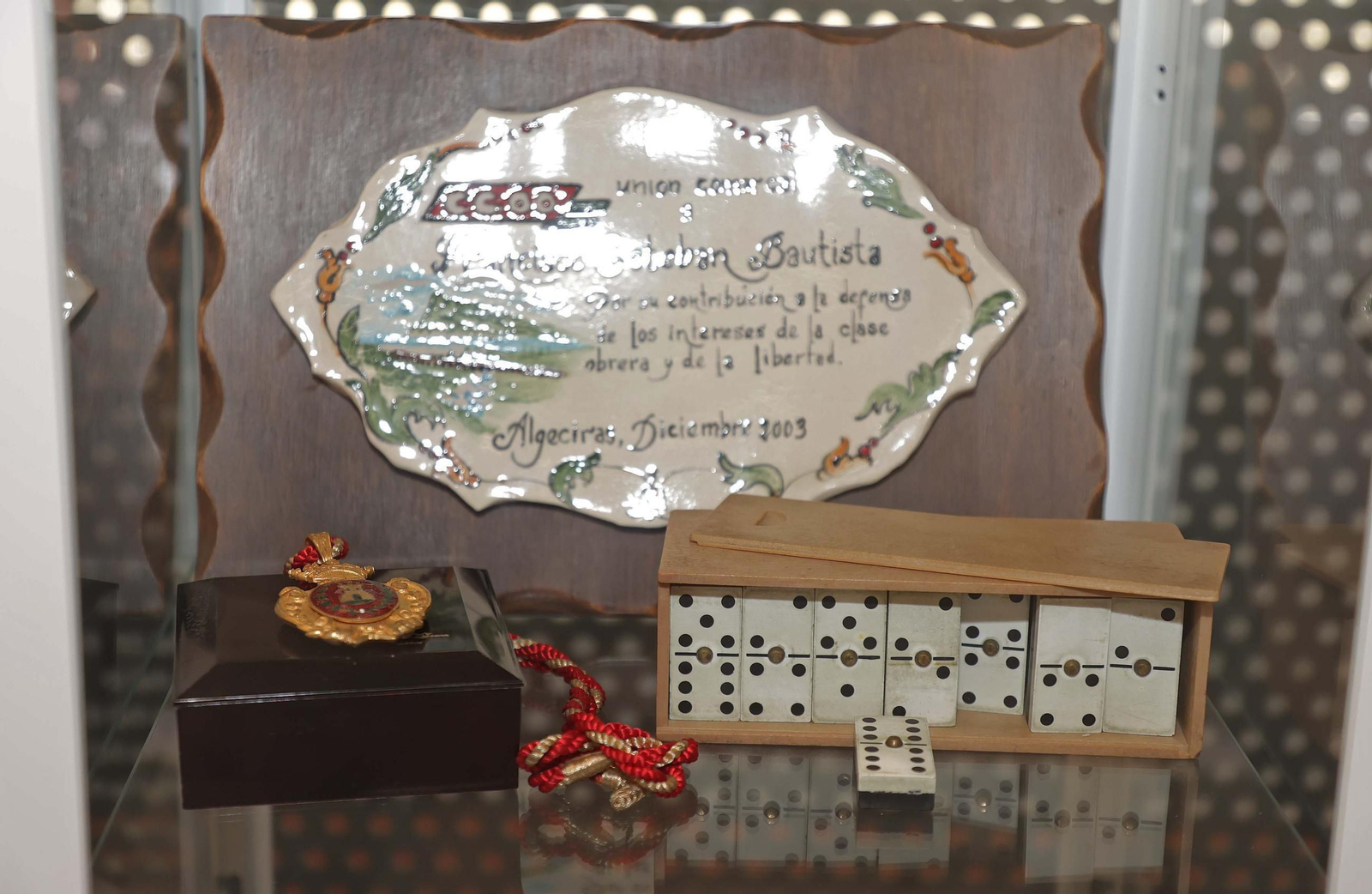 Donanción de la biblioteca y el fondo domucomental de Paco Esteban a la UCA, en imágenes