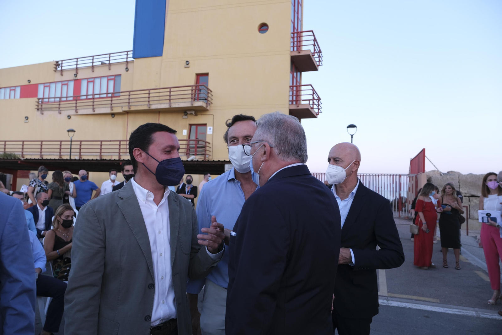 Fotogalería acto reivindicativo por la llegada del AVE a Almería.