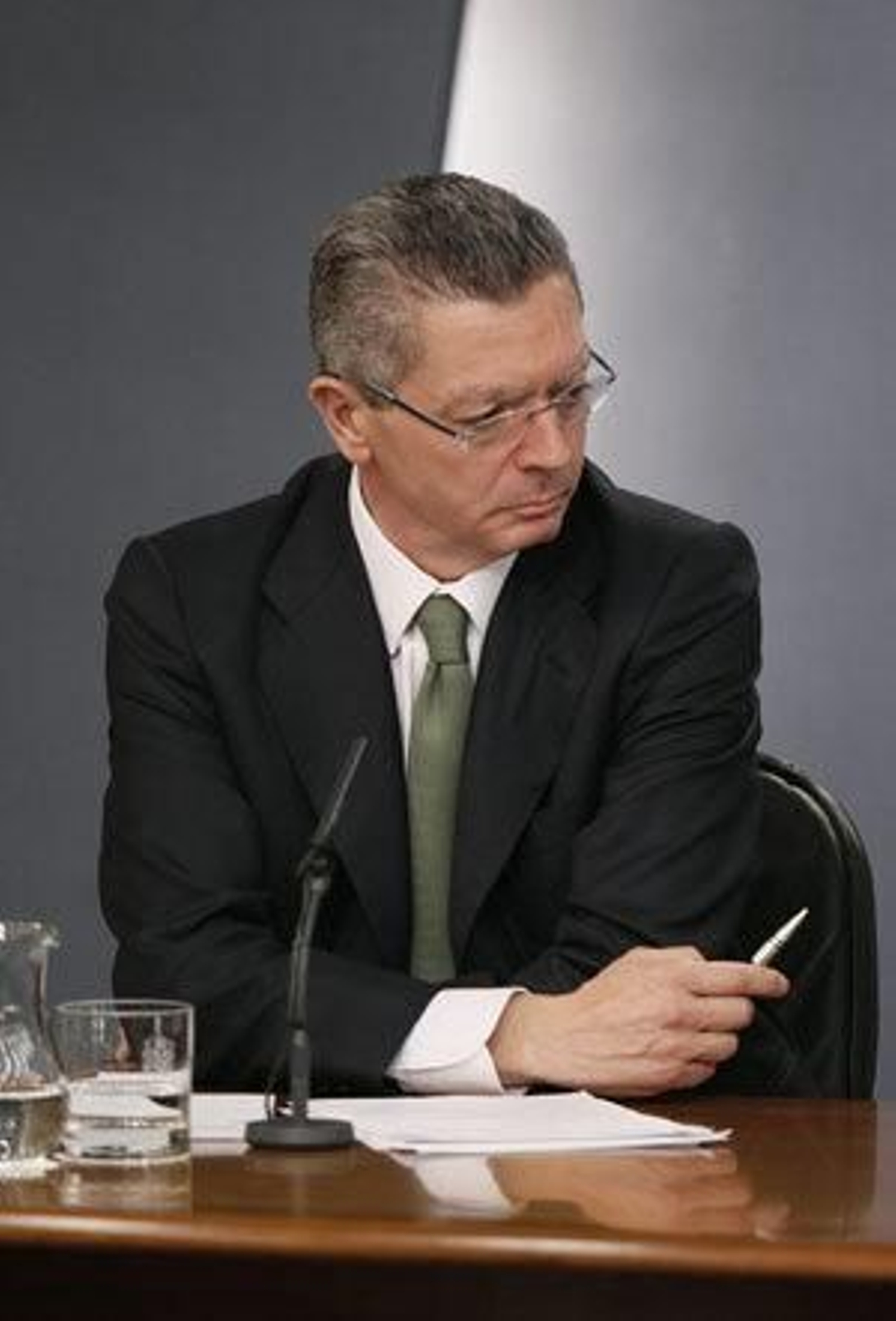 Gallardón se rompe dos costillas en un accidente doméstico